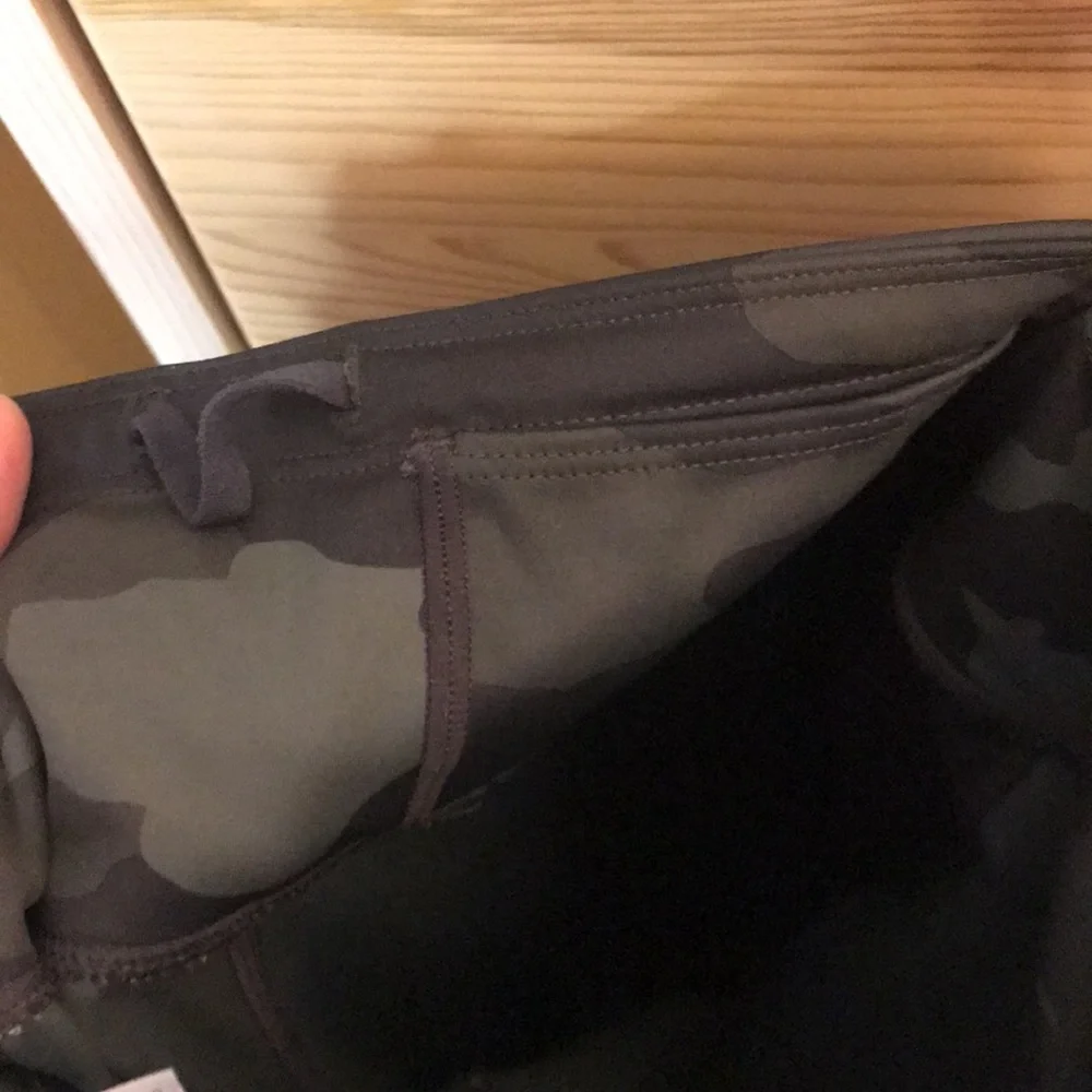 Athleta Camo Contender 7/8 Powerlift Tight Size Small